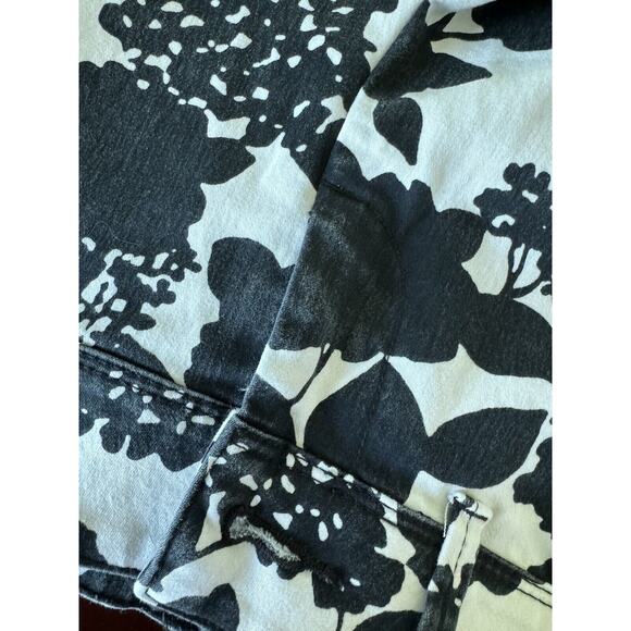 The Limited Women’s Size 6 Black White Floral Shorts Cotton Poly Spandex READ - Picture 6 of 7